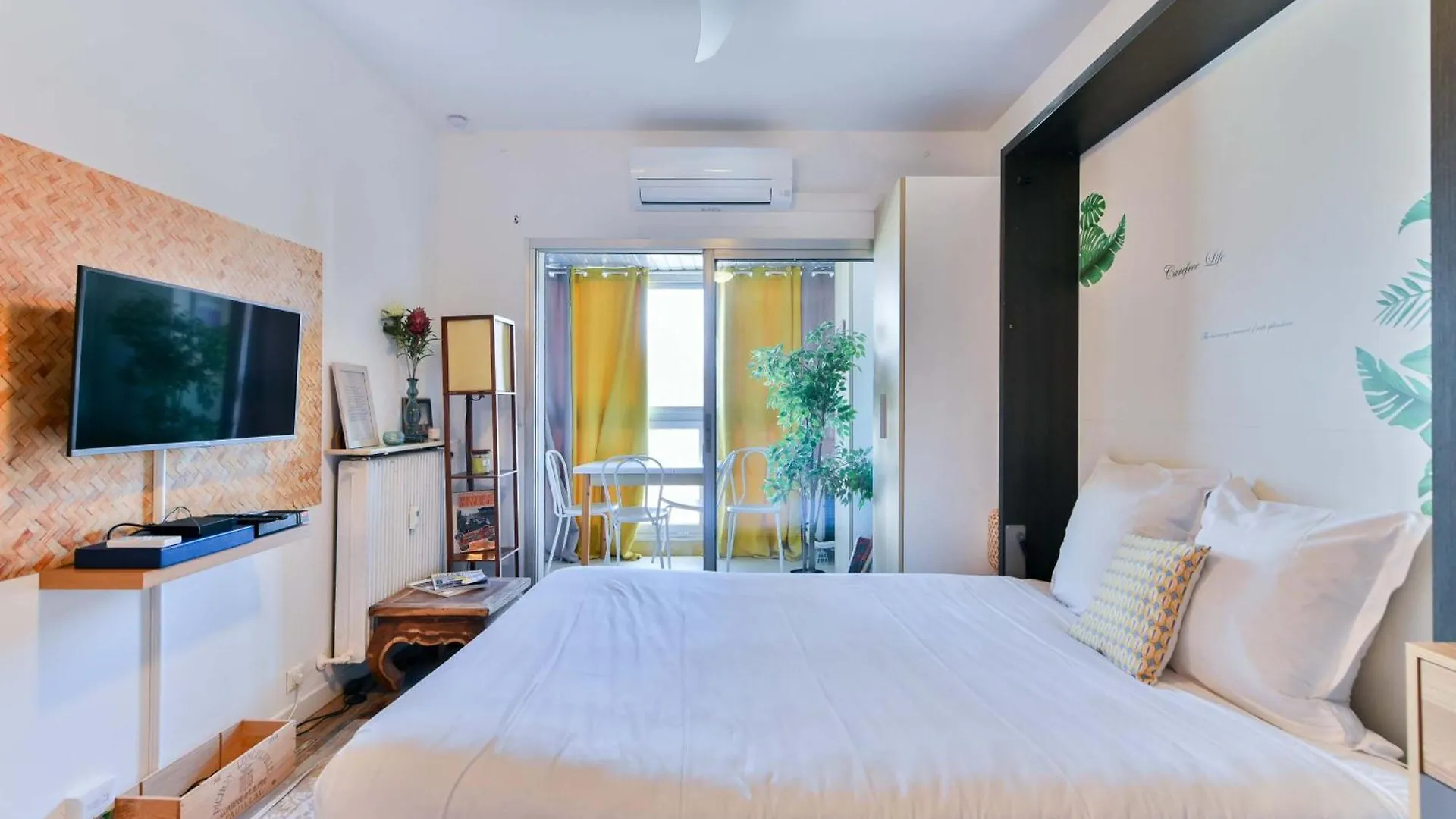 Le Festif Splendide Studio Avec Loggia Au Carre D'Or, Une Joie Speciale Pour Deux Cannes