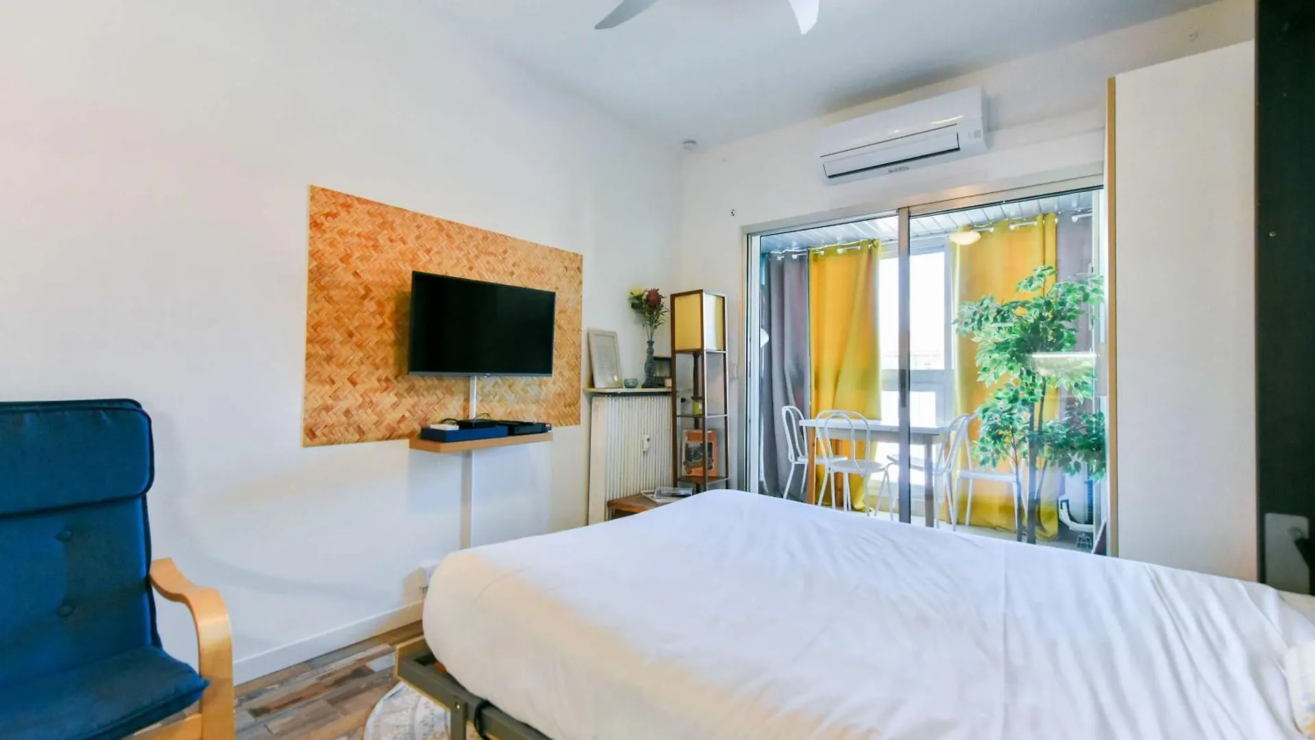 Le Festif Splendide Studio Avec Loggia Au Carre D'Or, Une Joie Speciale Pour Deux Cannes 0*,  France