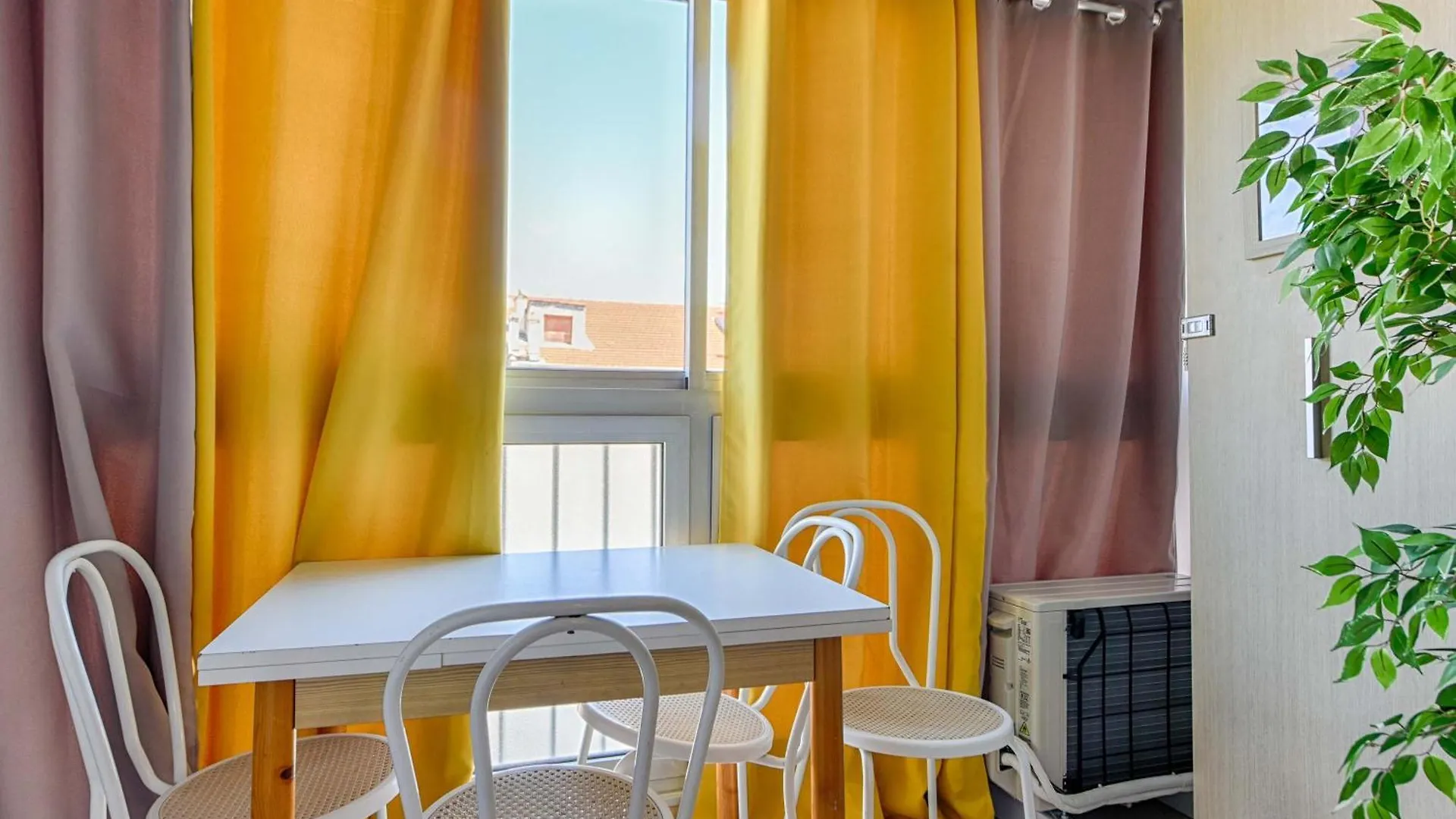 Apartment Le Festif Splendide Studio Avec Loggia Au Carre D'Or, Une Joie Speciale Pour Deux Cannes
